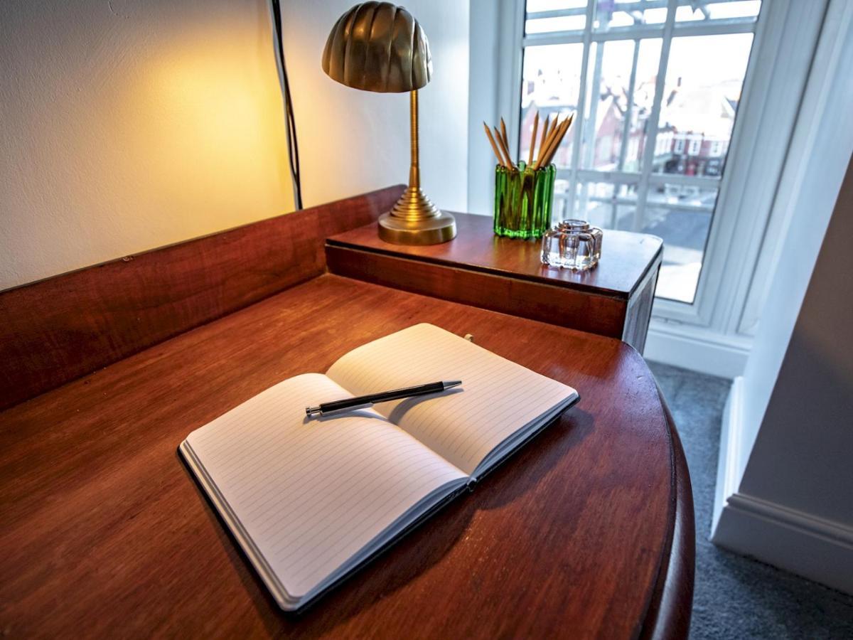Pass The Keys Art Deco Inspired Apartment With Roof Top Views Shrewsbury Eksteriør bilde